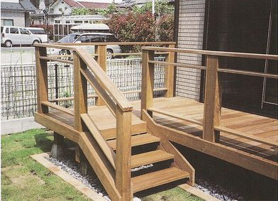 イペ材によるデッキと特注フェンス